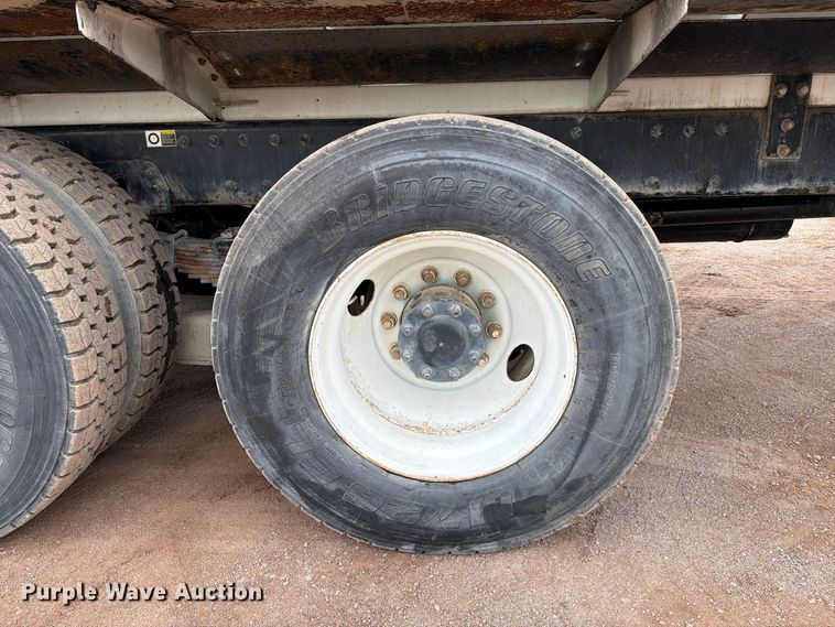 image for item FI2032 2013 Peterbilt 348 hydrovac truck