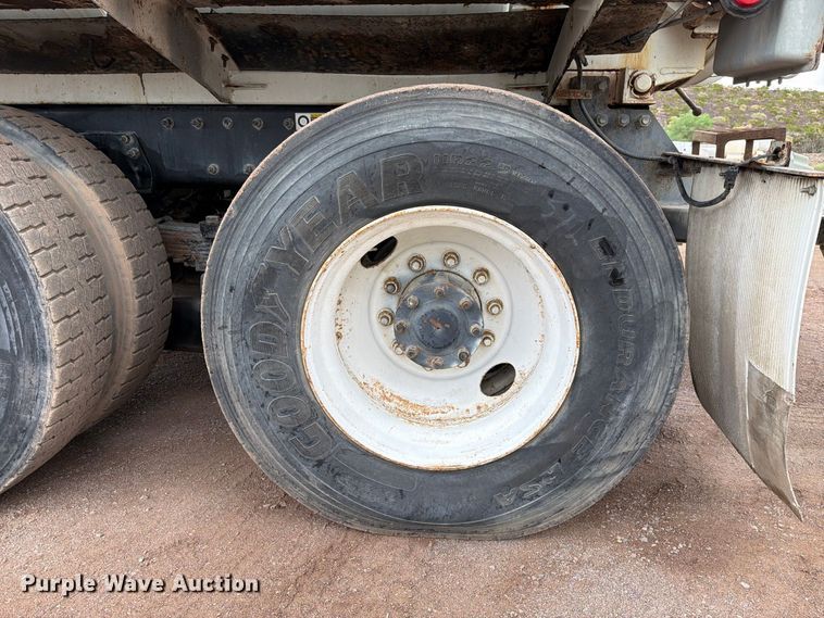 image for item FI2032 2013 Peterbilt 348 hydrovac truck