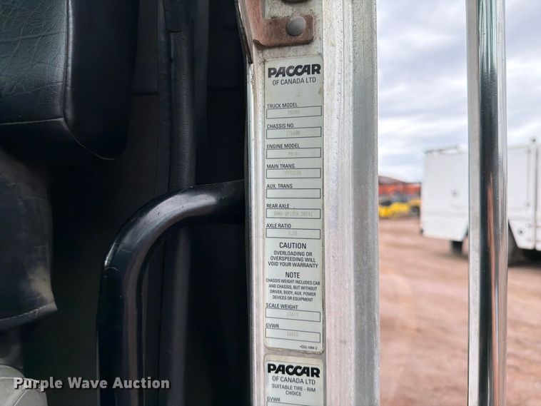 image for item FI2032 2013 Peterbilt 348 hydrovac truck