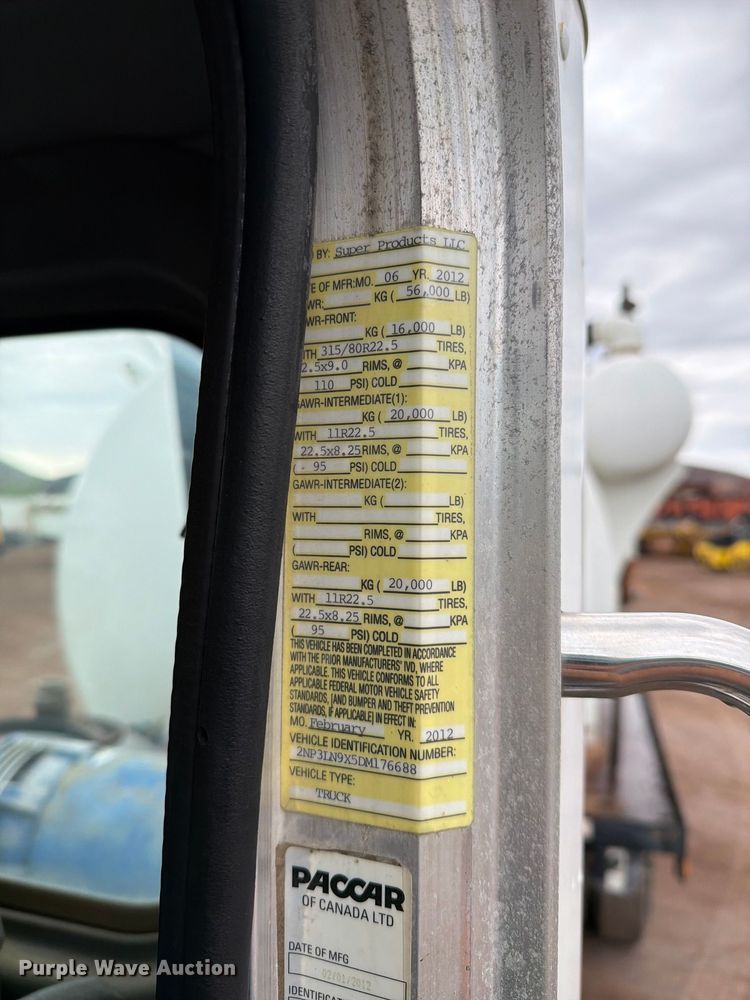 image for item FI2032 2013 Peterbilt 348 hydrovac truck