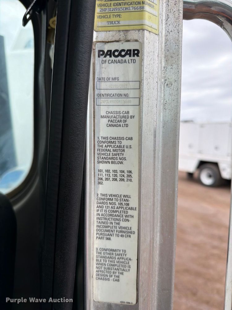 image for item FI2032 2013 Peterbilt 348 hydrovac truck