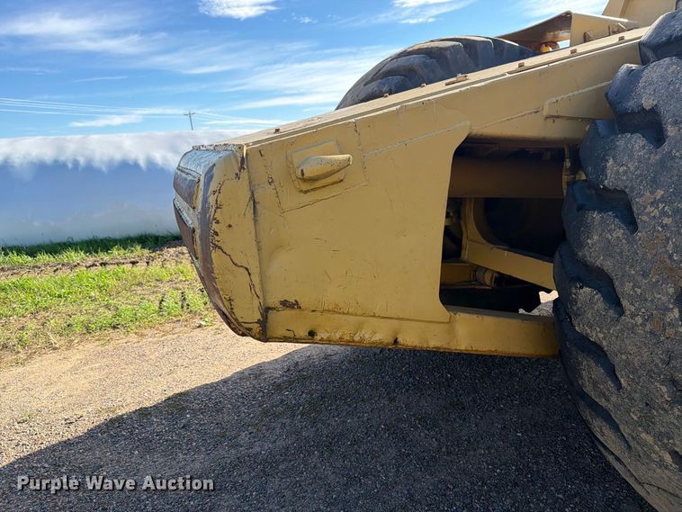 image for item FJ0529 1985 Caterpillar 621B conventional scraper 