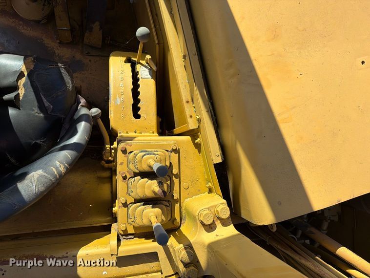 image for item FJ0529 1985 Caterpillar 621B conventional scraper 