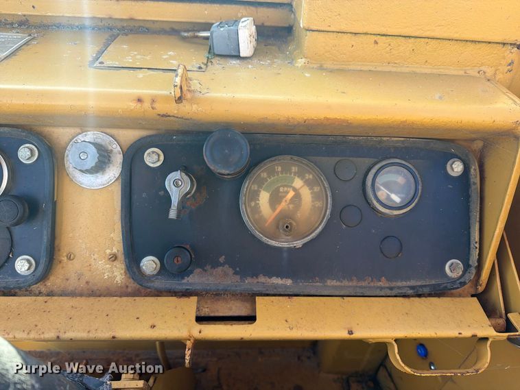 image for item FJ0529 1985 Caterpillar 621B conventional scraper 