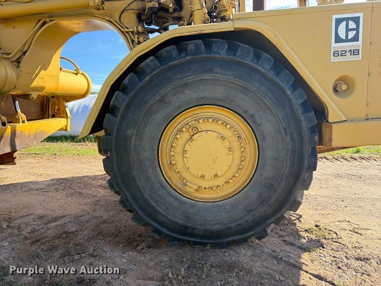 image for item FJ0529 1985 Caterpillar 621B conventional scraper 