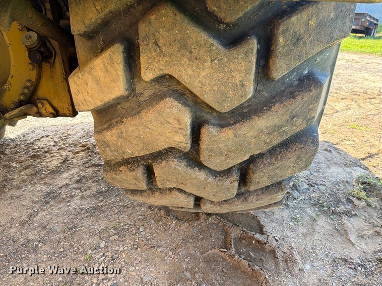image for item FJ0529 1985 Caterpillar 621B conventional scraper 