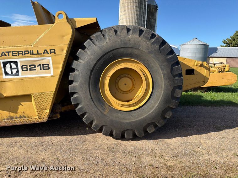 image for item FJ0529 1985 Caterpillar 621B conventional scraper 