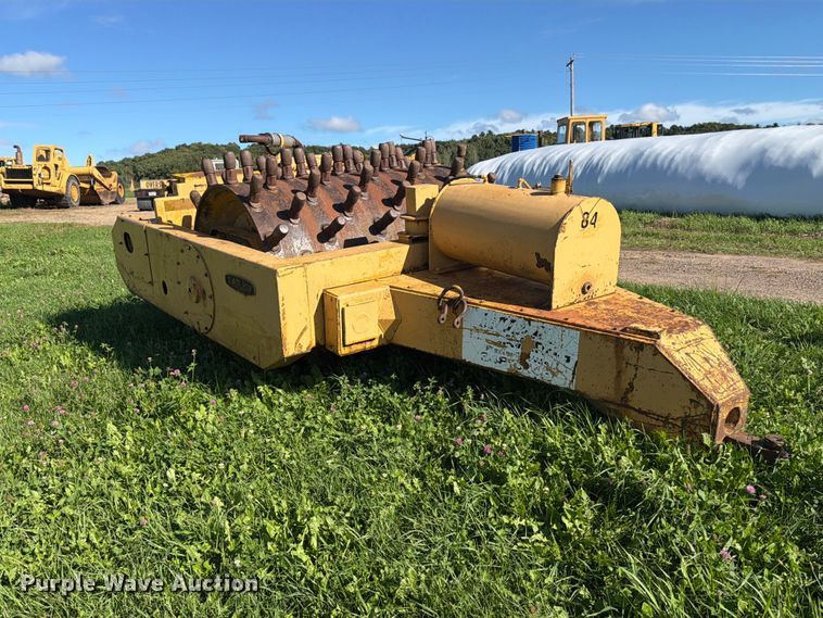 image for item FJ0530 Tampo VC-250 sheepsfoot vibratory roller