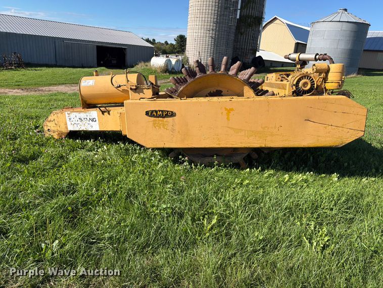 image for item FJ0530 Tampo VC-250 sheepsfoot vibratory roller