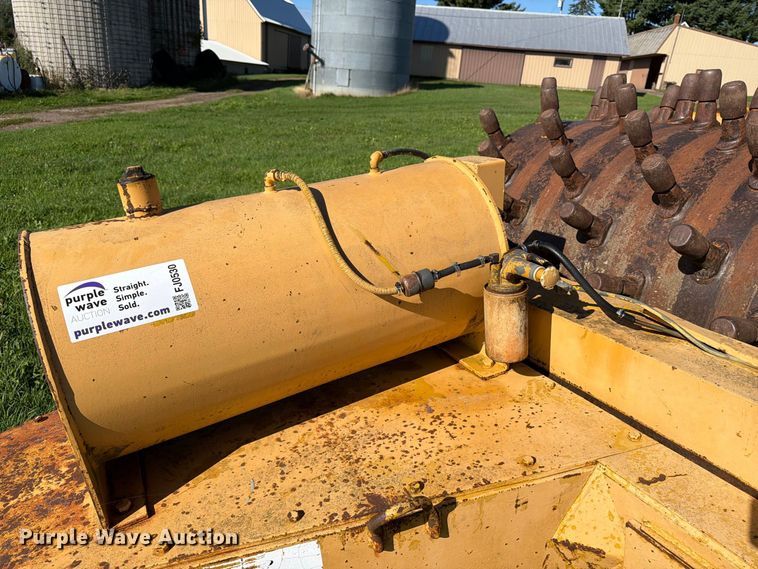 image for item FJ0530 Tampo VC-250 sheepsfoot vibratory roller