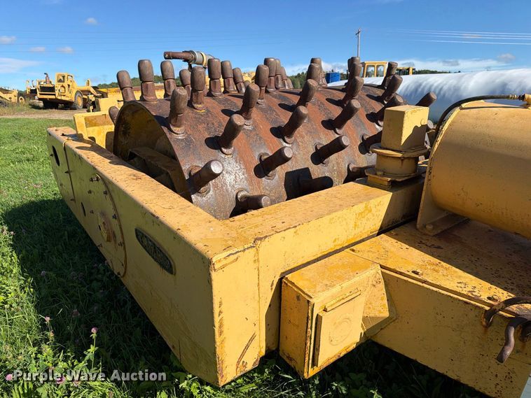 image for item FJ0530 Tampo VC-250 sheepsfoot vibratory roller