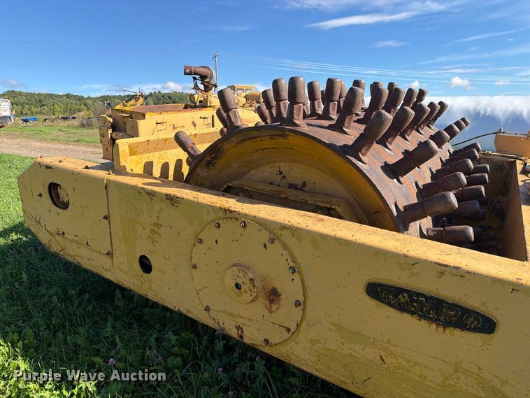 image for item FJ0530 Tampo VC-250 sheepsfoot vibratory roller