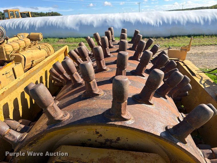 image for item FJ0530 Tampo VC-250 sheepsfoot vibratory roller