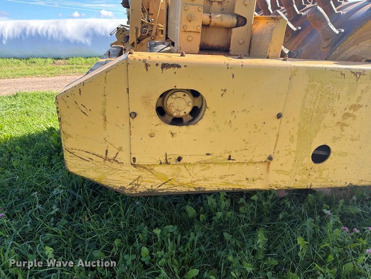image for item FJ0530 Tampo VC-250 sheepsfoot vibratory roller