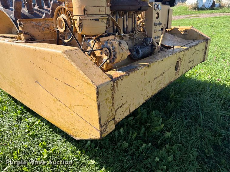 image for item FJ0530 Tampo VC-250 sheepsfoot vibratory roller
