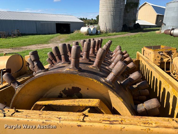 image for item FJ0530 Tampo VC-250 sheepsfoot vibratory roller