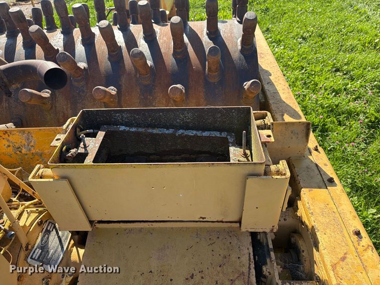 image for item FJ0530 Tampo VC-250 sheepsfoot vibratory roller