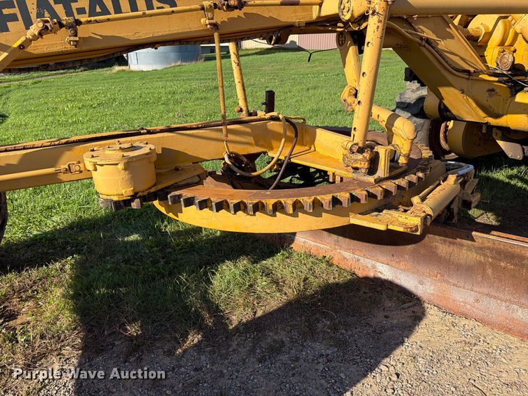 image for item FJ0531 Fiat-Allis M100 Series B motor grader