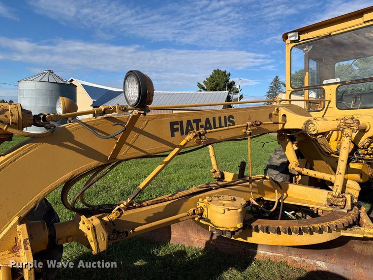 image for item FJ0531 Fiat-Allis M100 Series B motor grader
