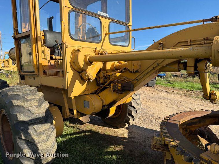 image for item FJ0531 Fiat-Allis M100 Series B motor grader