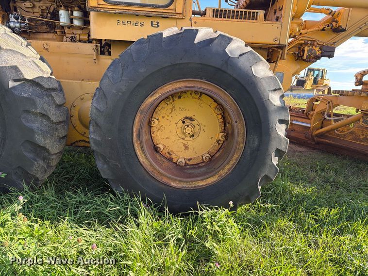 image for item FJ0531 Fiat-Allis M100 Series B motor grader