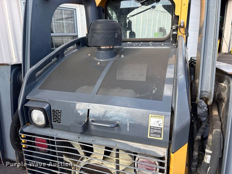 image for item FJ2010 2014 John Deere 328E skid steer loader