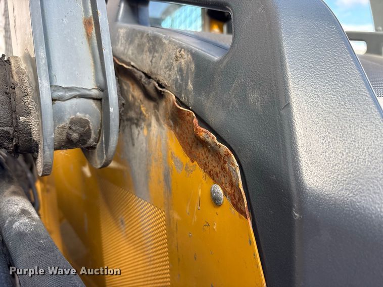 image for item FJ2010 2014 John Deere 328E skid steer loader