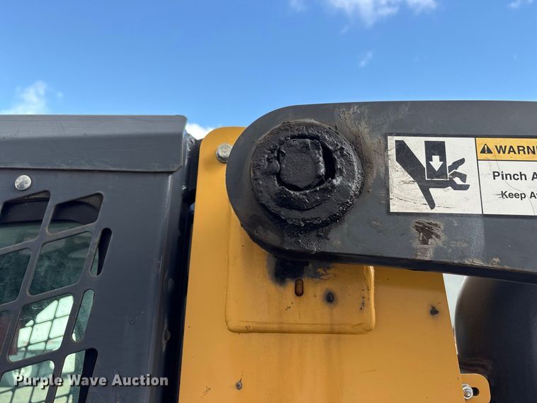 image for item FJ2010 2014 John Deere 328E skid steer loader