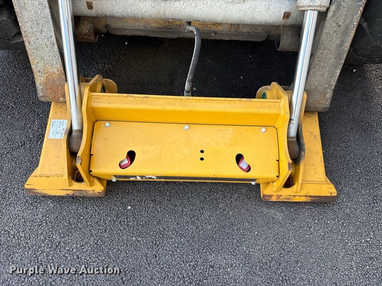 image for item FJ2010 2014 John Deere 328E skid steer loader
