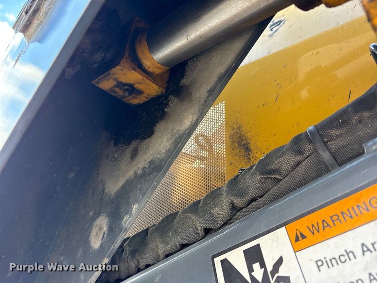 image for item FJ2010 2014 John Deere 328E skid steer loader