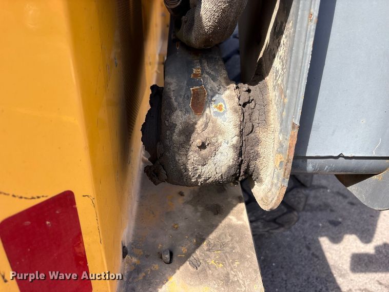 image for item FJ2010 2014 John Deere 328E skid steer loader