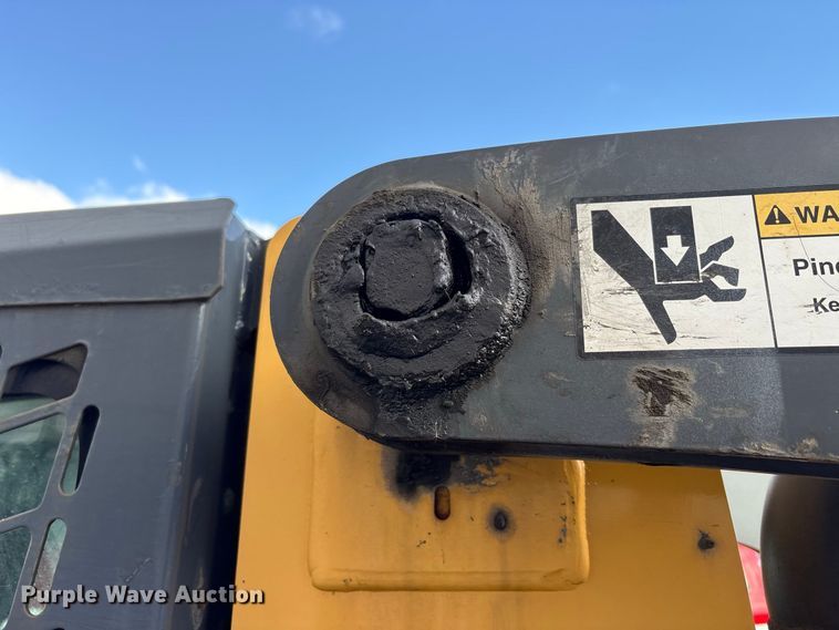 image for item FJ2010 2014 John Deere 328E skid steer loader