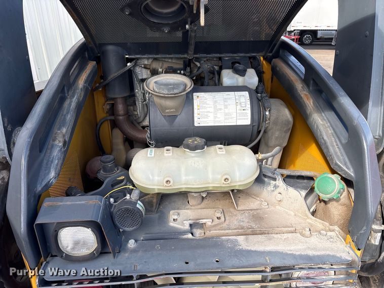 image for item FJ2010 2014 John Deere 328E skid steer loader