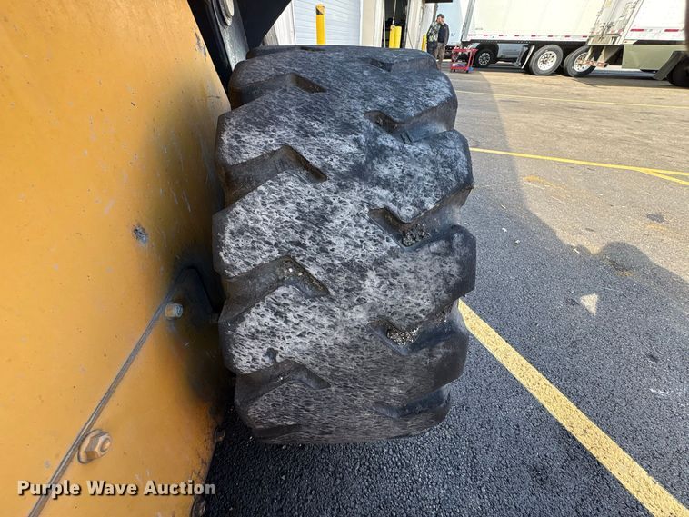 image for item FJ2010 2014 John Deere 328E skid steer loader