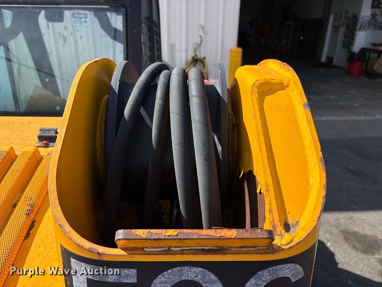 image for item FJ2011 2002 JCB 190 skid steer loader