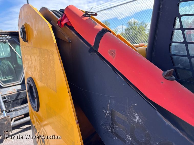 image for item FJ2011 2002 JCB 190 skid steer loader