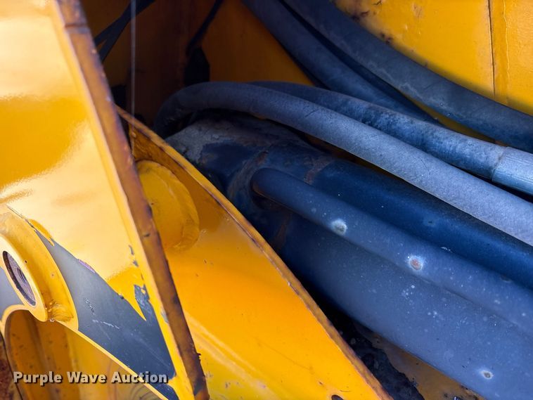 image for item FJ2011 2002 JCB 190 skid steer loader
