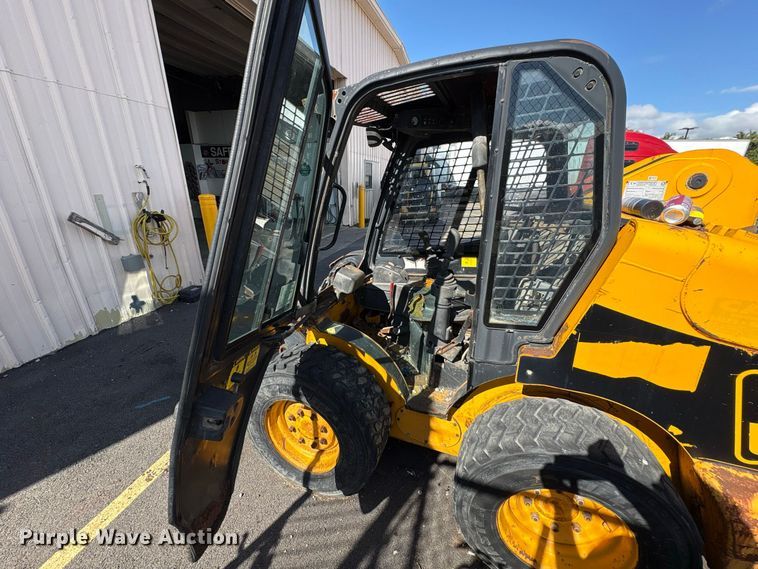 image for item FJ2011 2002 JCB 190 skid steer loader