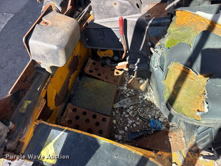 image for item FJ2011 2002 JCB 190 skid steer loader