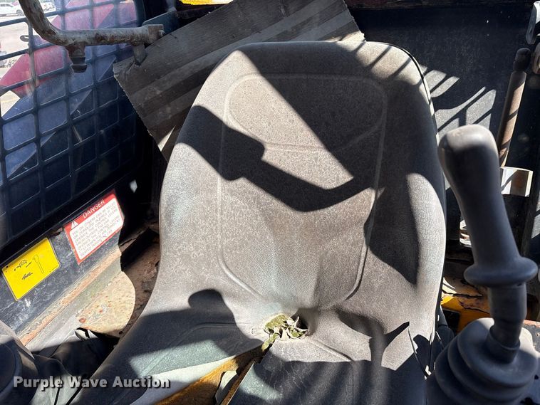 image for item FJ2011 2002 JCB 190 skid steer loader