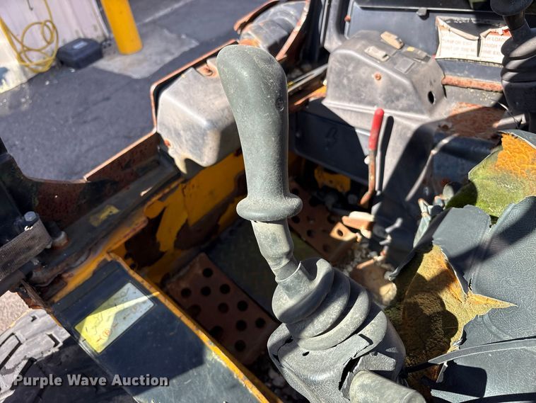 image for item FJ2011 2002 JCB 190 skid steer loader