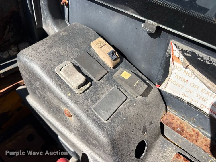 image for item FJ2011 2002 JCB 190 skid steer loader