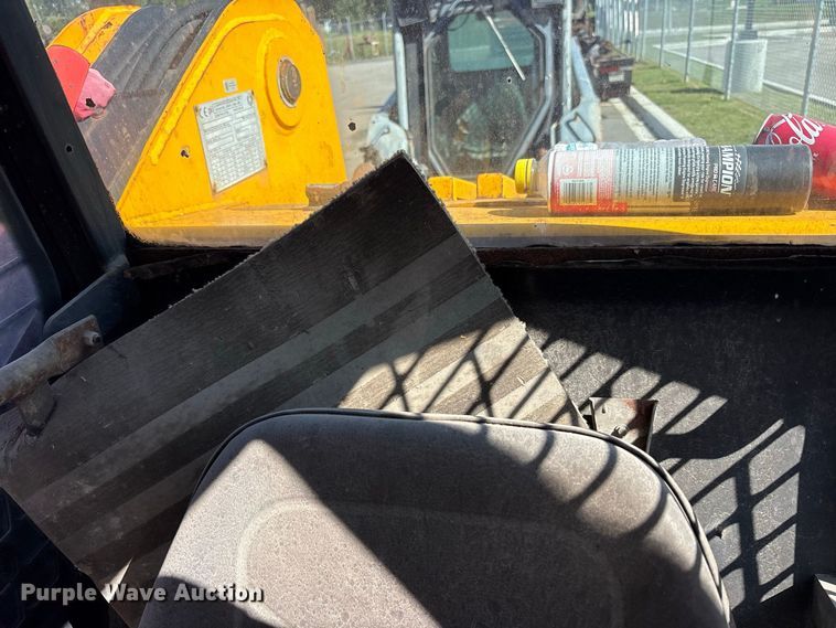 image for item FJ2011 2002 JCB 190 skid steer loader