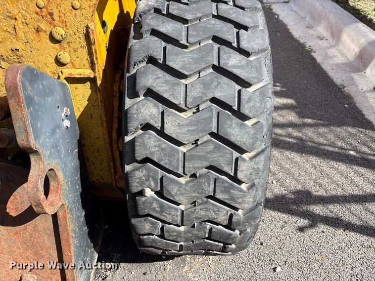 image for item FJ2011 2002 JCB 190 skid steer loader
