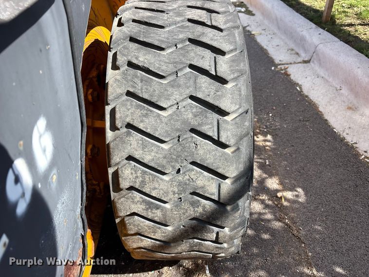 image for item FJ2011 2002 JCB 190 skid steer loader