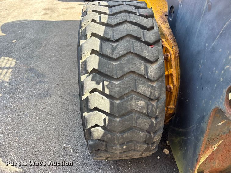 image for item FJ2011 2002 JCB 190 skid steer loader