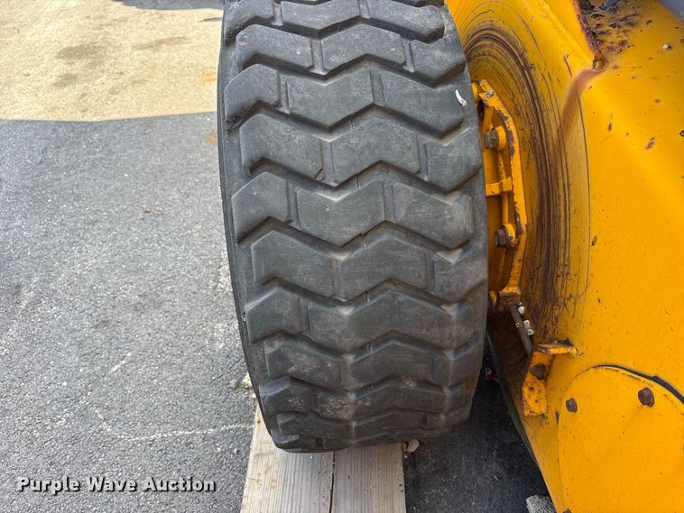 image for item FJ2011 2002 JCB 190 skid steer loader