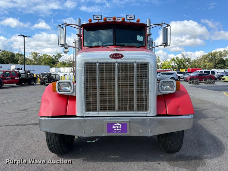 image for item FJ2013 2005 Peterbilt 357 dump truck