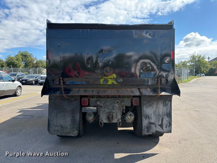 image for item FJ2013 2005 Peterbilt 357 dump truck