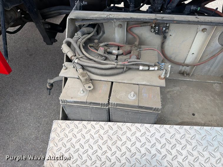 image for item FJ2013 2005 Peterbilt 357 dump truck